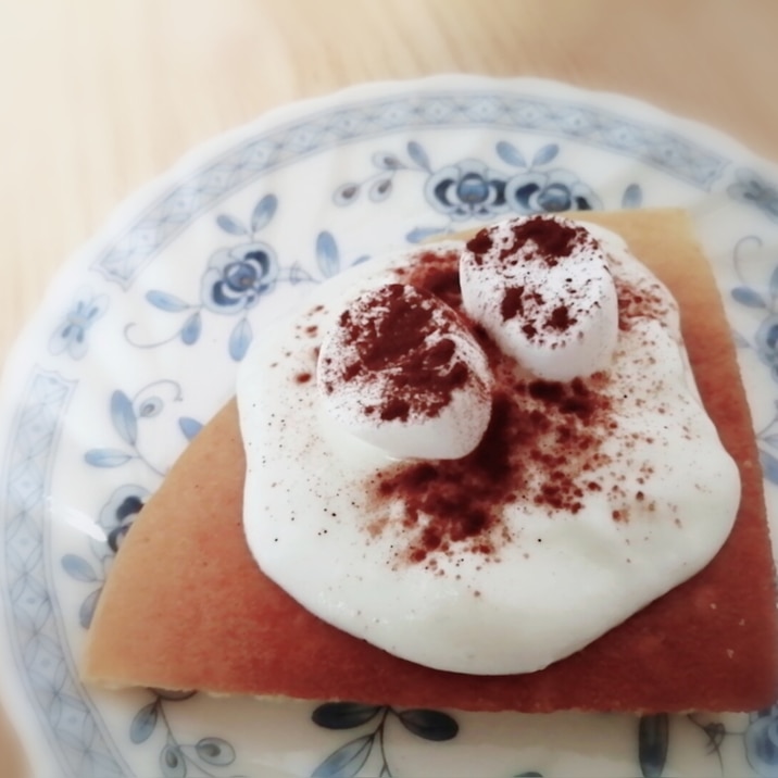 ヨーグルトとマシュマロとココアのパンケーキデザート